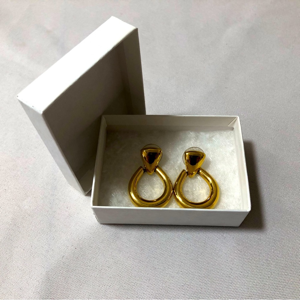 Monet round earrings